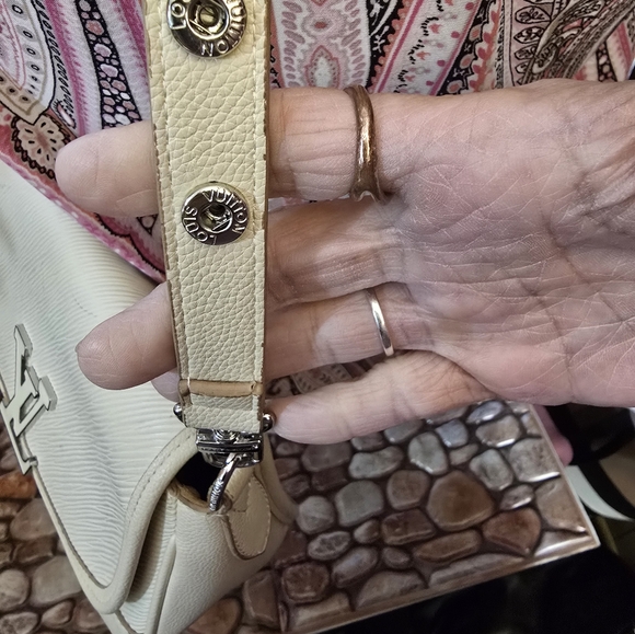 Louis Vuitton - Picture 6 of 8